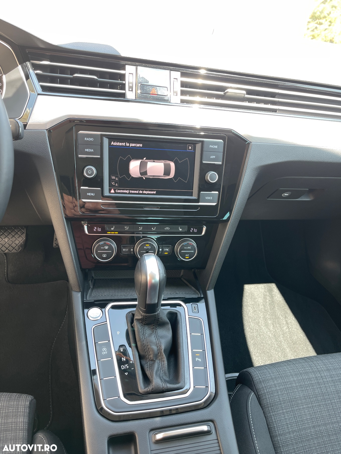 Volkswagen Passat - 33