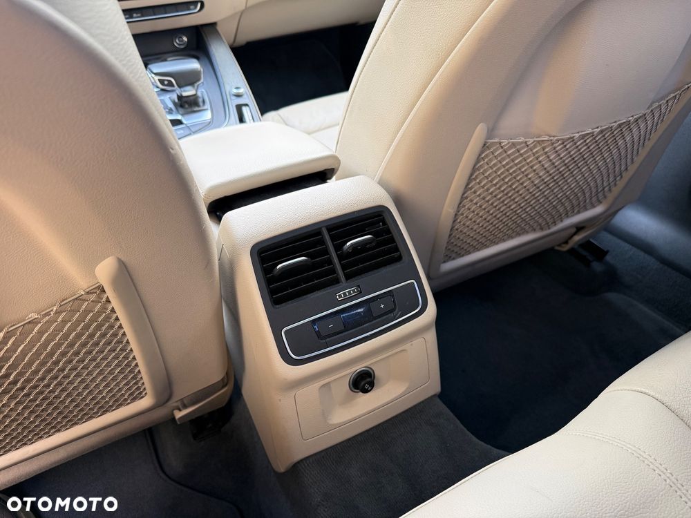 Audi A4 Limousine 40 TFSI S tronic S line - 11