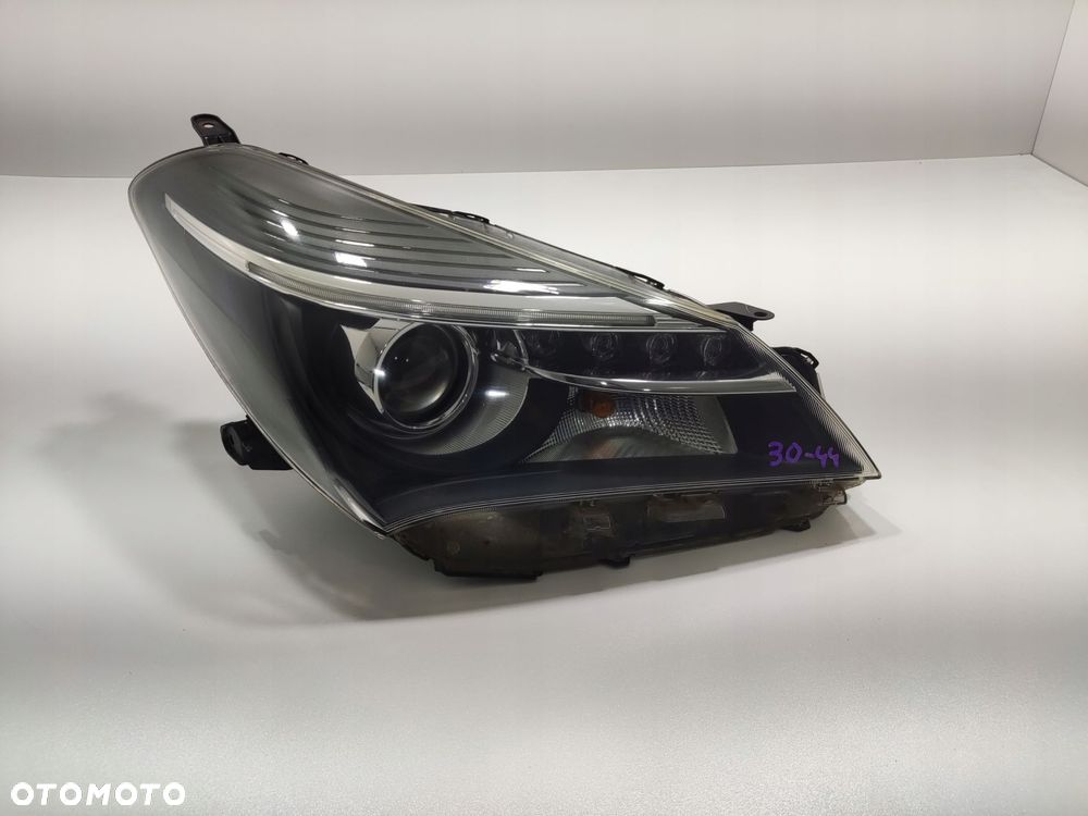 lampa prawa prawy przód przednia toyota yaris iii 2014-2017 lift hybryda - 6