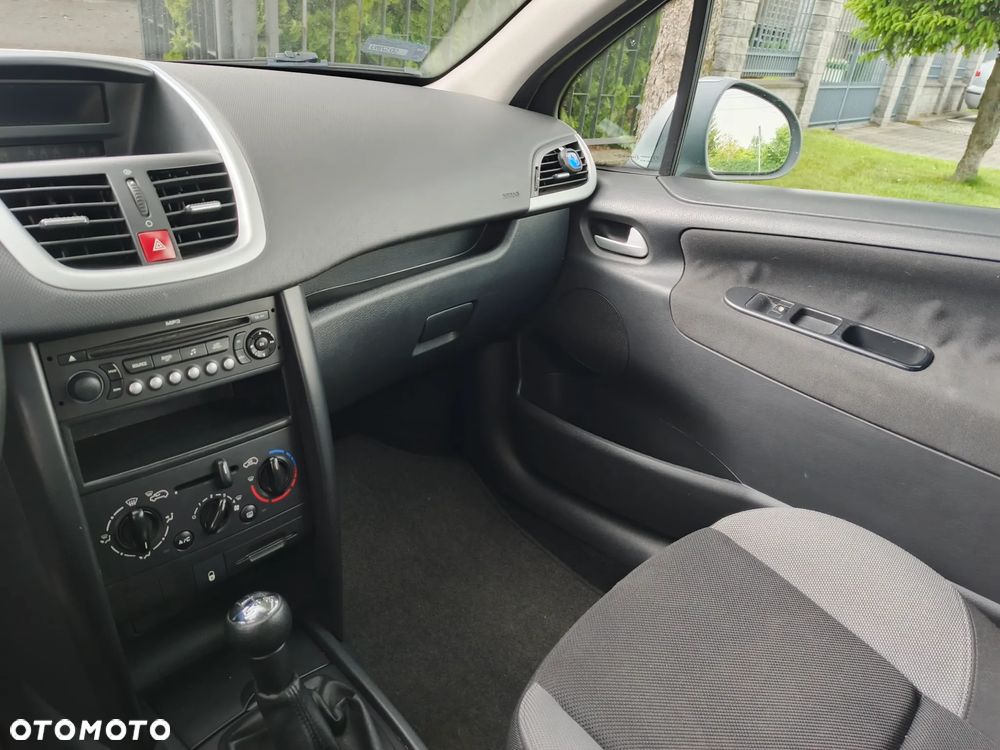 Peugeot 207 75 Urban Move - 21