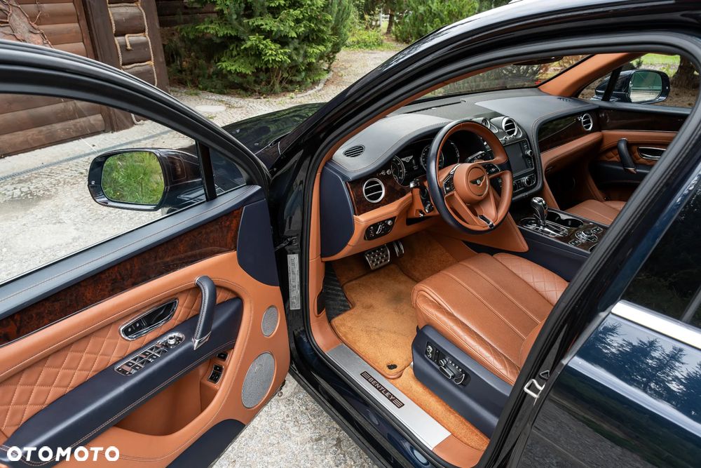 Bentley Bentayga W12 Mulliner - 23