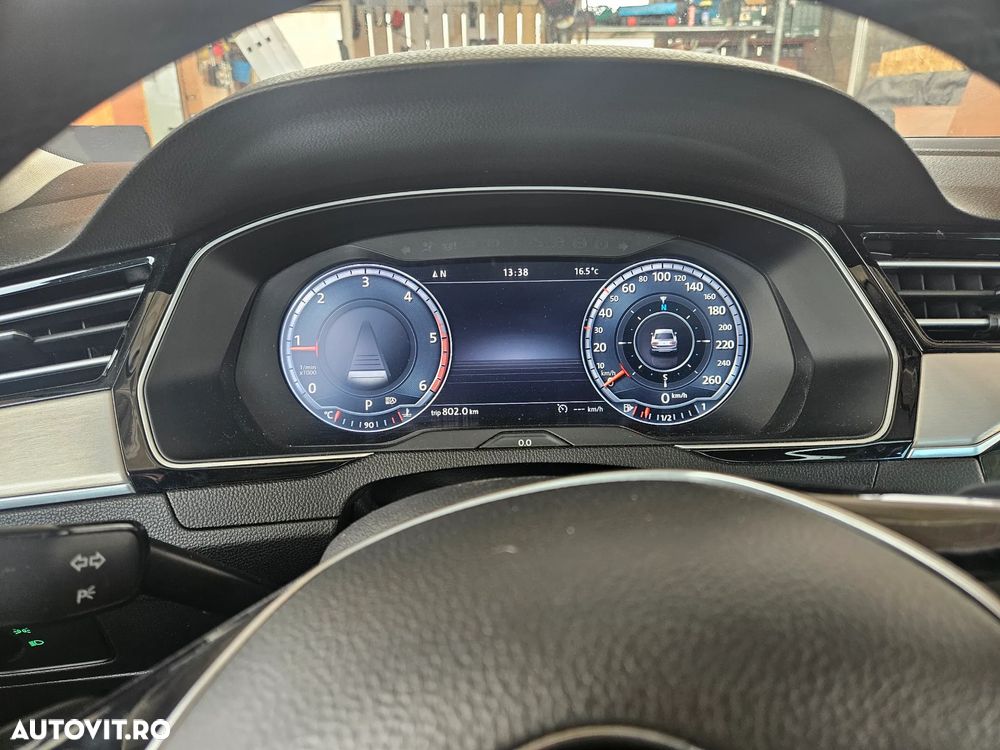 Volkswagen Passat - 12