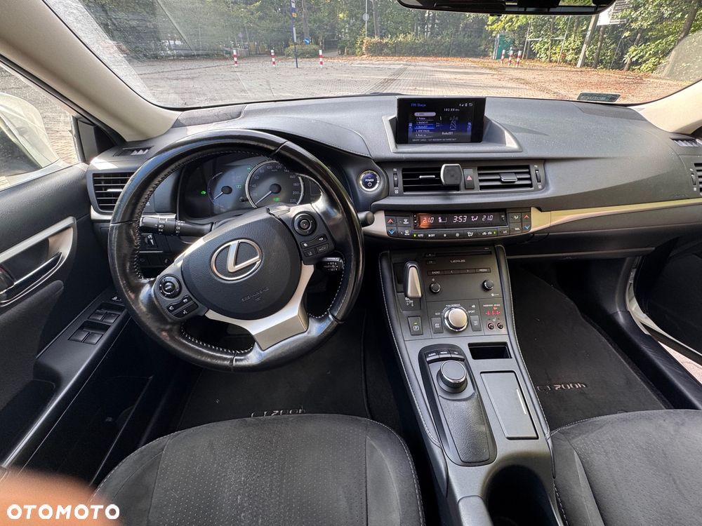 Lexus CT - 7