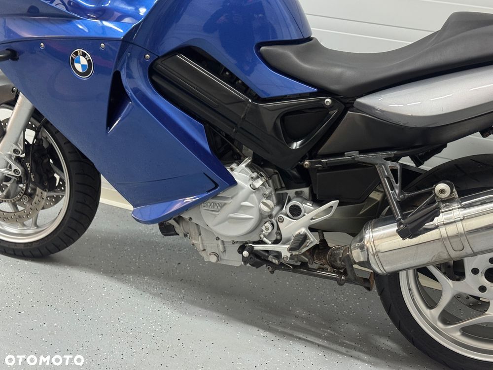 BMW F - 19