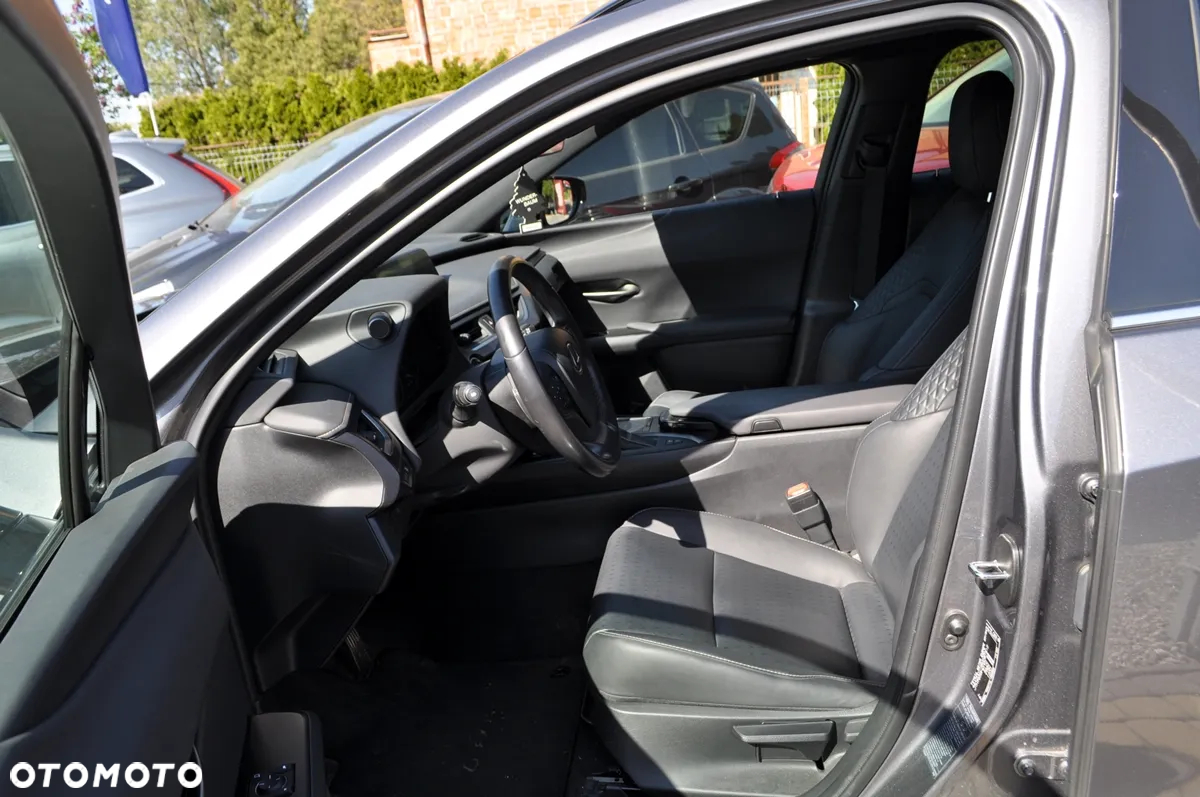 Lexus UX - 16