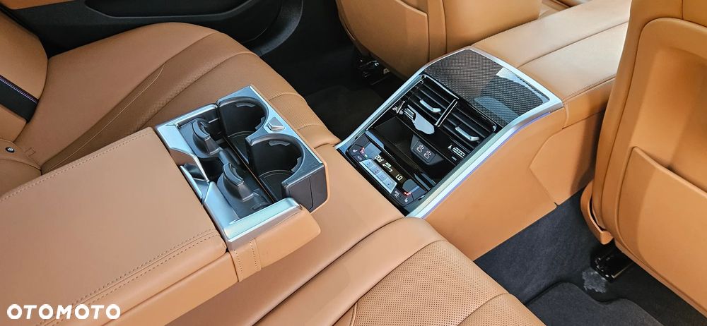 BMW Seria 8 840d xDrive mHEV - 16