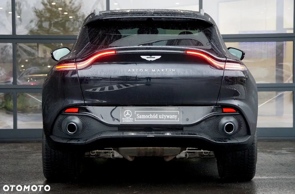 Aston Martin DBX - 6