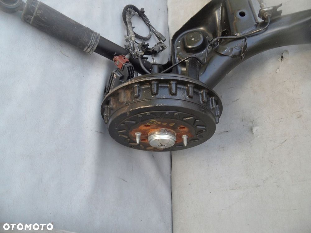 OŚ TYLNA BELKA ZAWIESZENIA TYŁ FIAT 500 ELEKTRYK - 2
