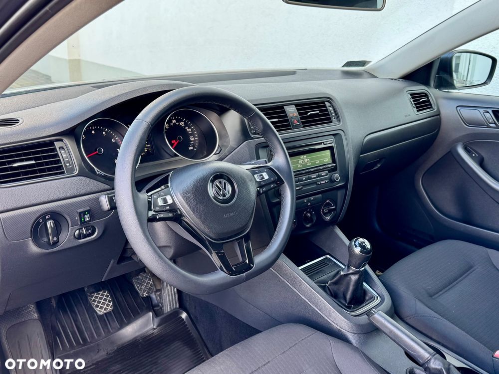 Volkswagen Jetta 2.0 S - 5
