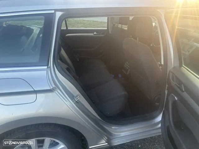 VW Passat Variant - 4