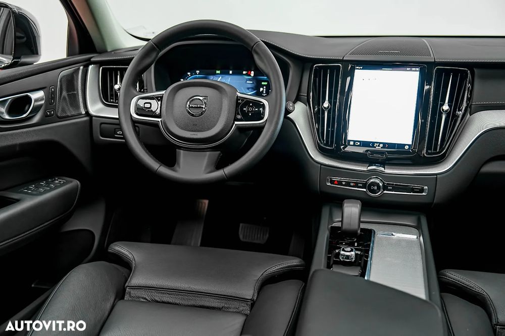 Volvo XC 60 T6 AWD Plus Dark - 24