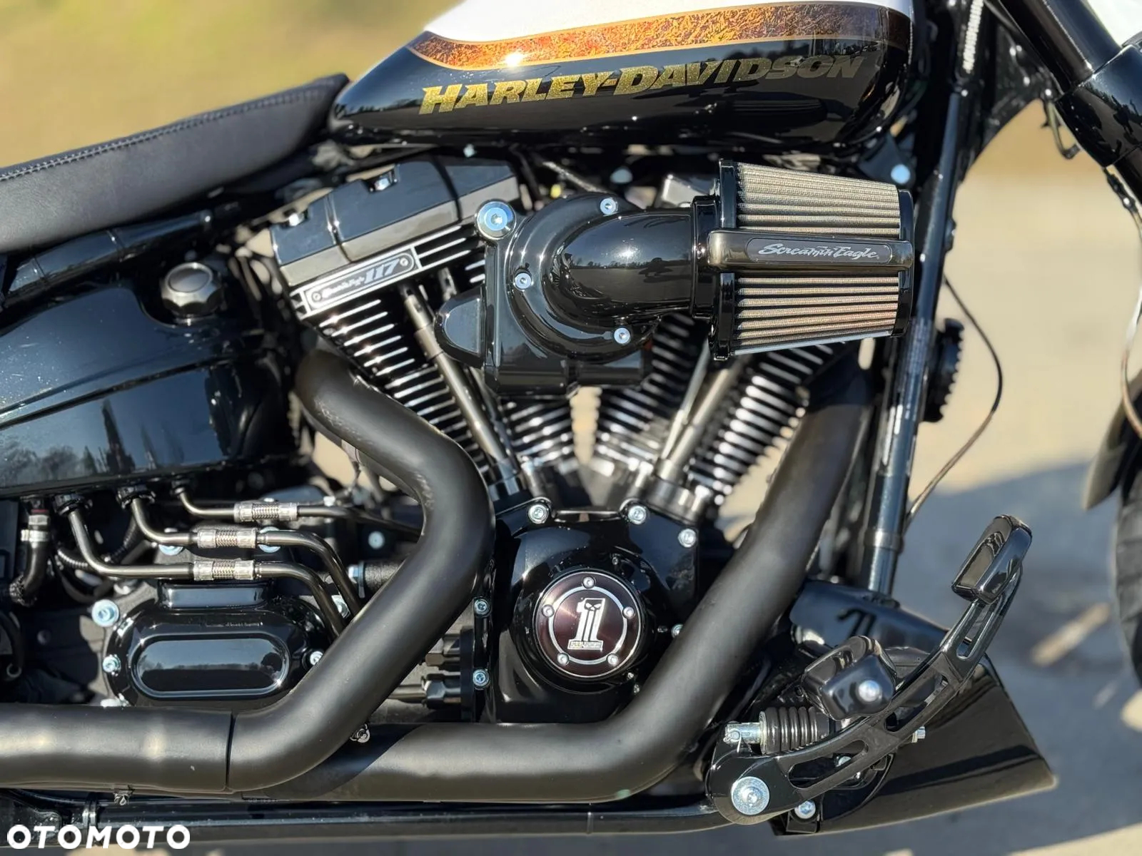 Harley-Davidson Softail Breakout - 15