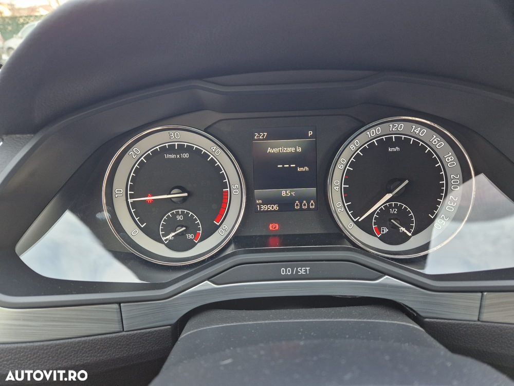 Skoda Superb 2.0 TDI DSG Ambition - 3