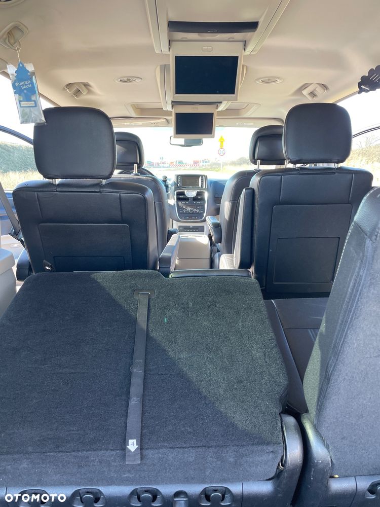 Chrysler Town & Country 3.6 Limited - 21