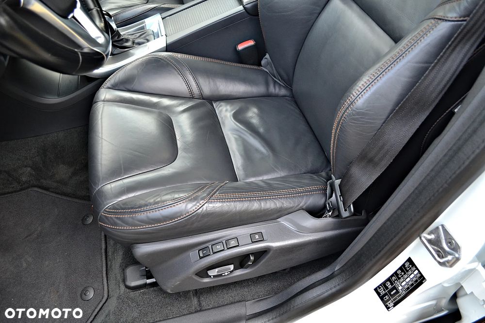 Volvo XC 60 D5 AWD Geartronic Summum - 24