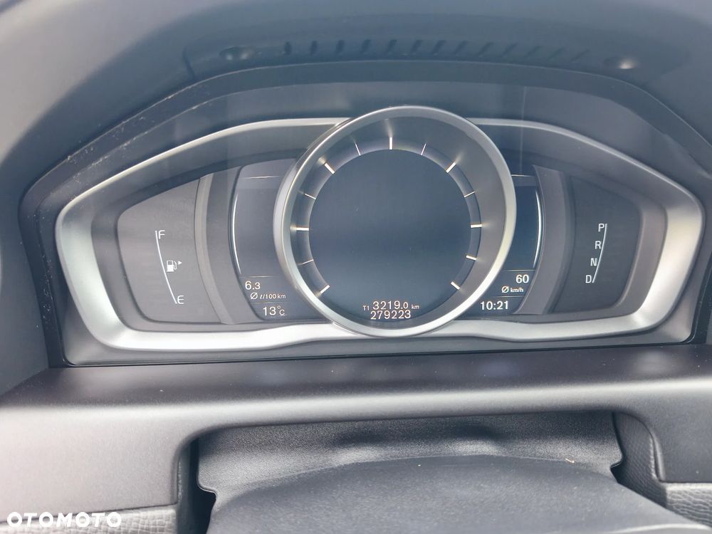 Volvo XC 60 D4 Momentum Pro - 25