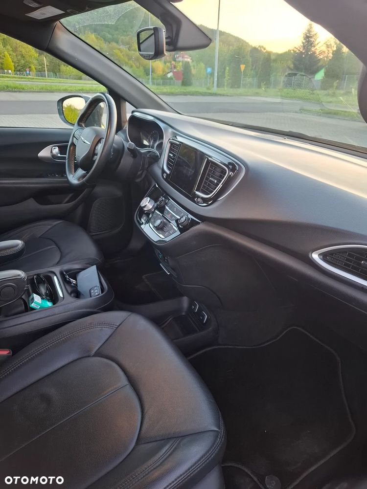 Chrysler Pacifica - 21