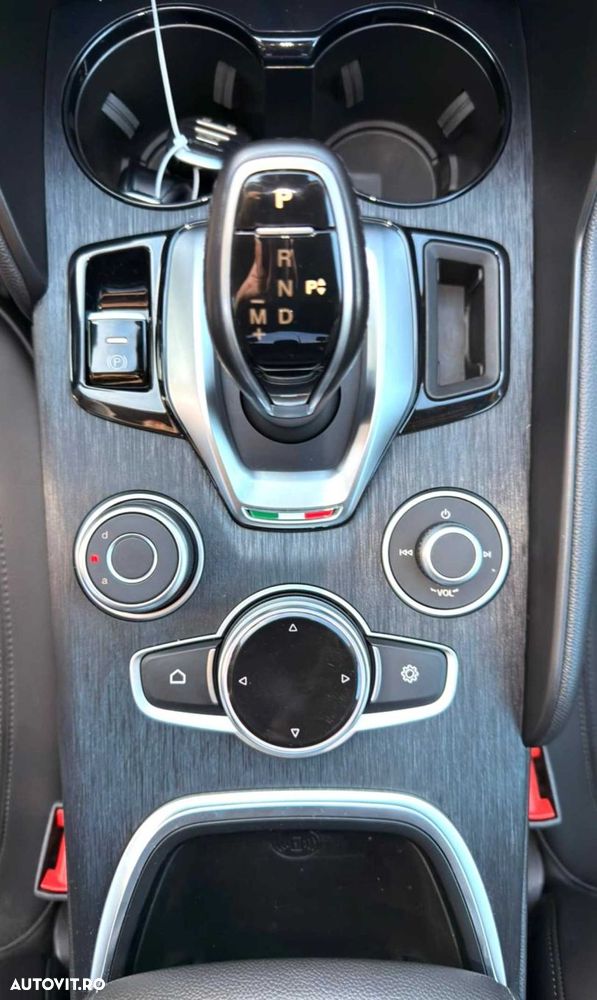 Alfa Romeo Giulia - 24