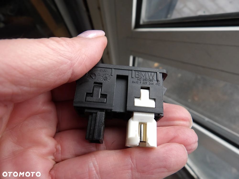 BMW - F20,F30,F40,F50,F80,R* - GNIAZDO USB - AUX - 9229246 - 2