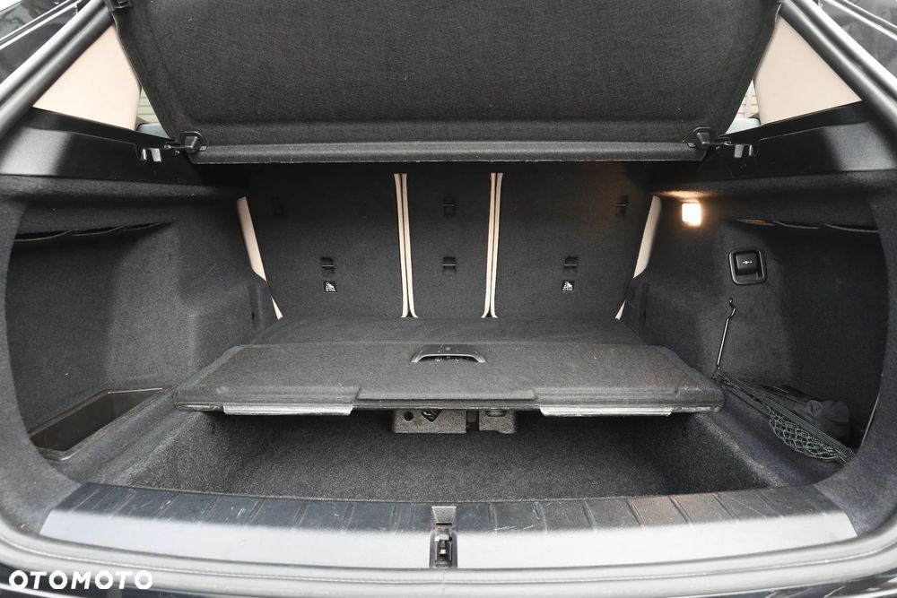 BMW X1 sDrive20i Advantage - 33