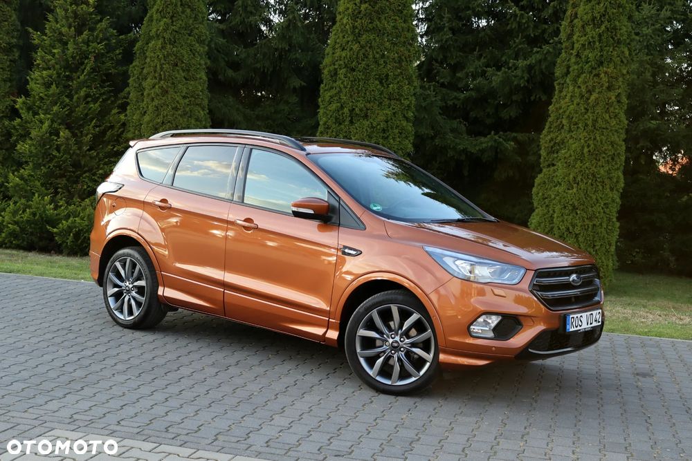Ford Kuga 1.5 EcoBoost 2x4 ST-Line - 4