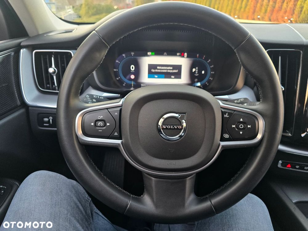 Volvo XC 60 B5 B AWD Momentum Pro - 32