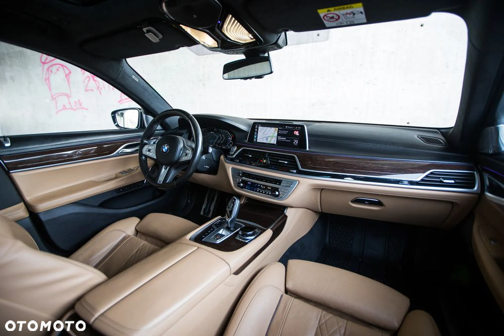 BMW Seria 7 745e sport - 26