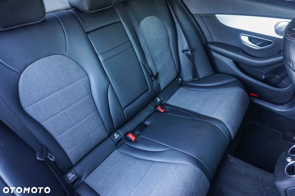 Mercedes-Benz Klasa C 180 (BlueTEC) d 7G-TRONIC AMG Line - 37