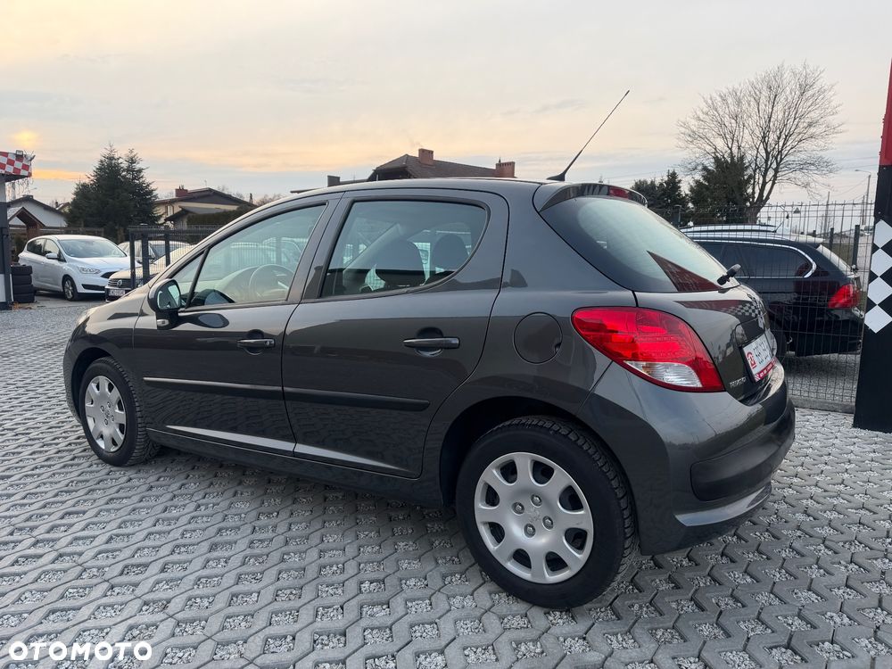 Peugeot 207 1.4 - 9