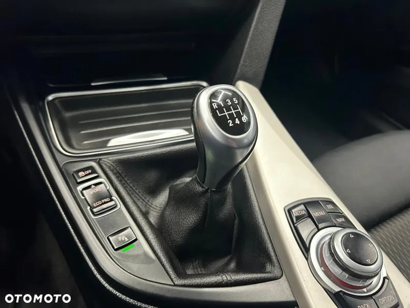 BMW Seria 3 318d - 27