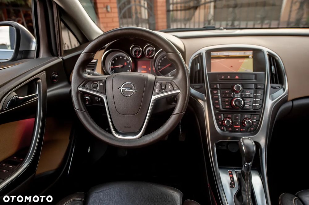 Opel Astra 1.6 Turbo Automatik Color Edition - 23