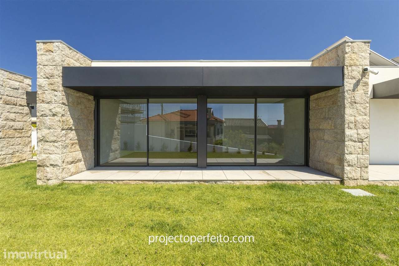 Moradia Isolada T3+1 Venda em São Félix da Marinha,Vila Nova de Gaia - Grande imagem: 2/48