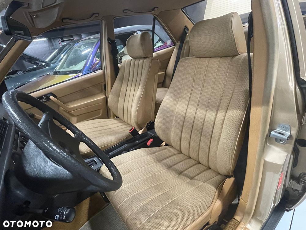 Mercedes-Benz W201 (190) - 23