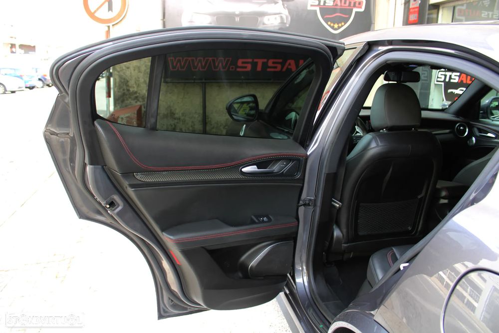 Alfa Romeo Stelvio V6 2.9 Bi-Turbo AT8-Q4 Quadrifoglio - 25