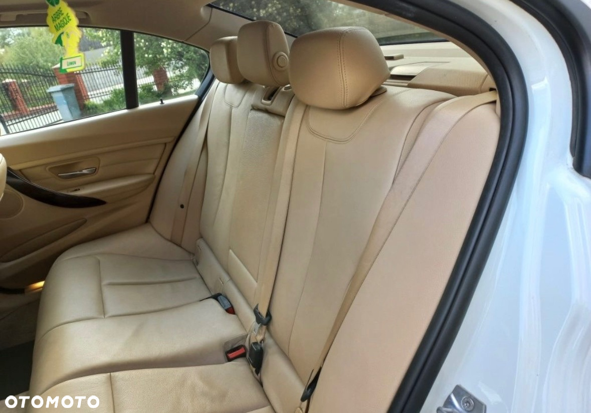 BMW Seria 3 328i Luxury Line - 8