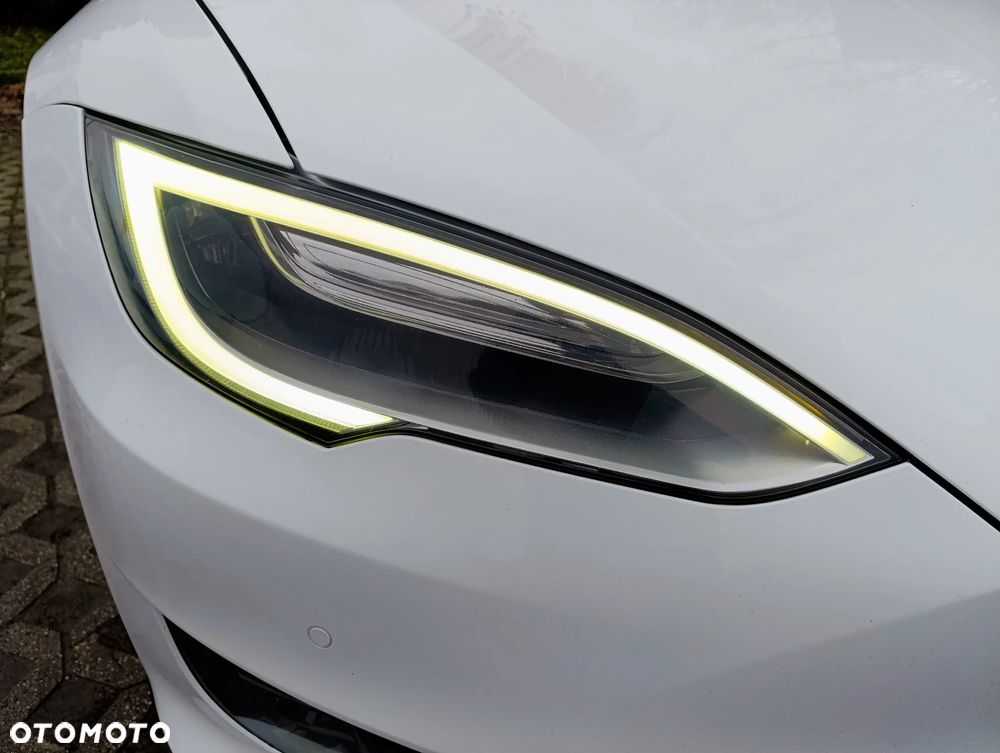 Tesla Model S - 23