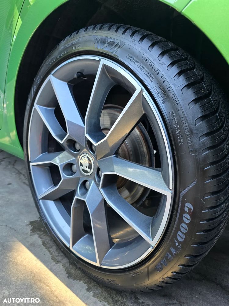 Skoda Octavia Combi Diesel 2.0 TDI DSG RS - 14