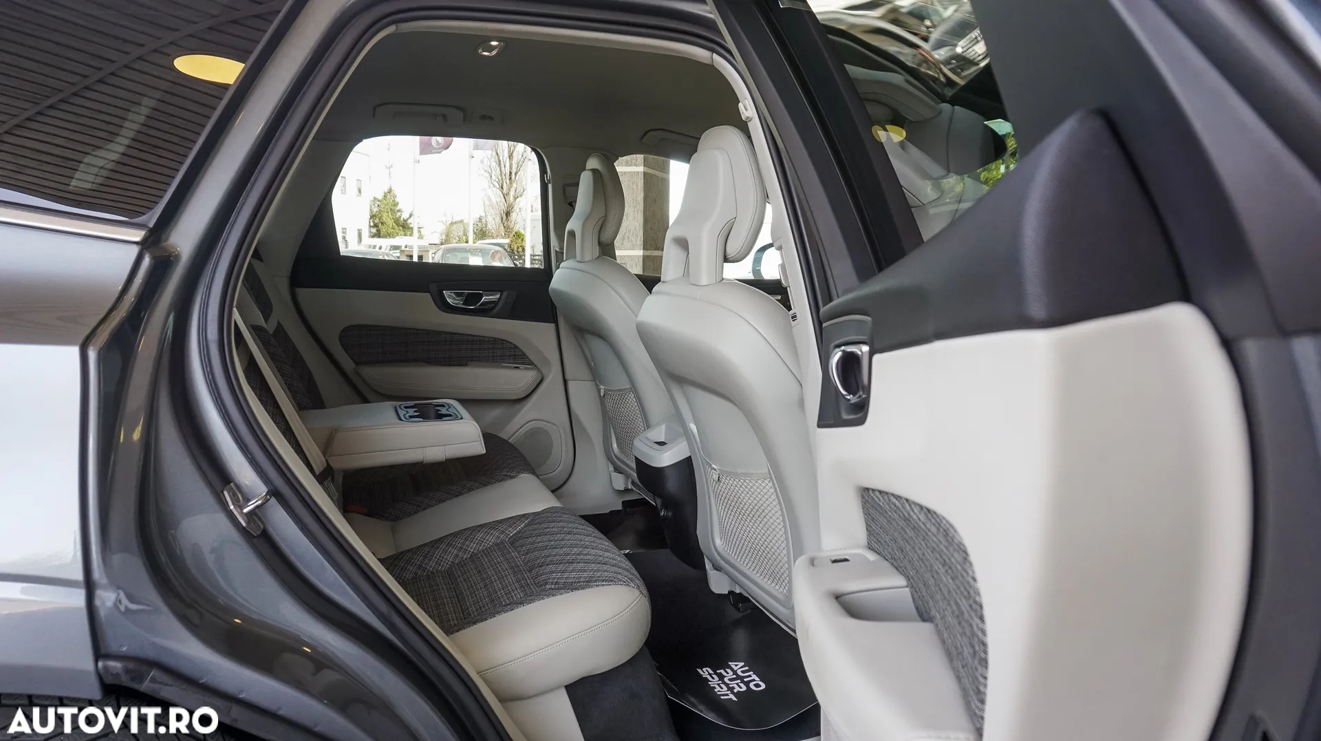 Volvo XC 60 D4 AWD Geartronic Inscription - 26