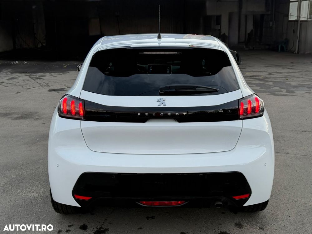 Peugeot 208 1.2 L PureTech STT EAT8 GT Pack - 8