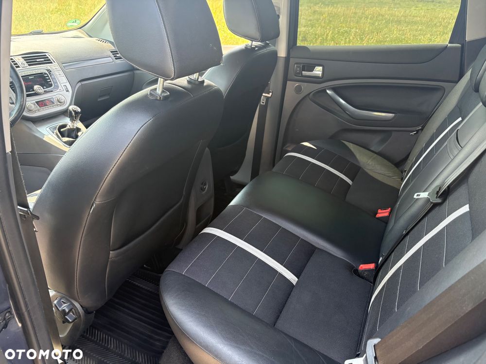 Ford Kuga 2.0 TDCi 2x4 Titanium - 23