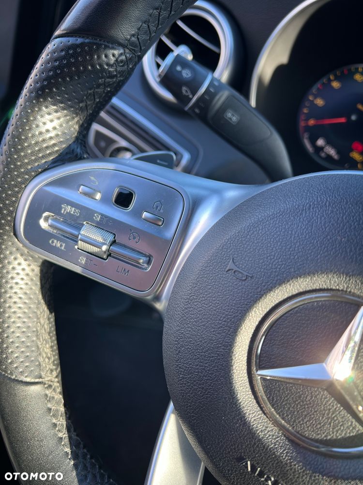 Mercedes-Benz Klasa C 200 4Matic 9G-TRONIC Edition 19 - 31