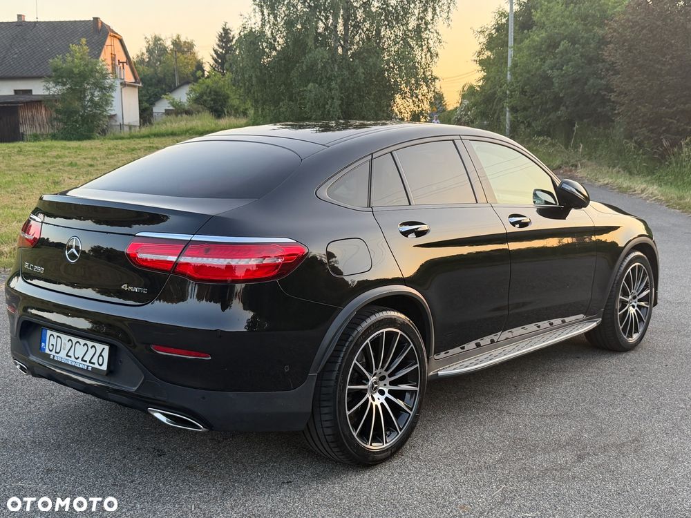 Mercedes-Benz GLC 250 4Matic 9G-TRONIC AMG Line - 14