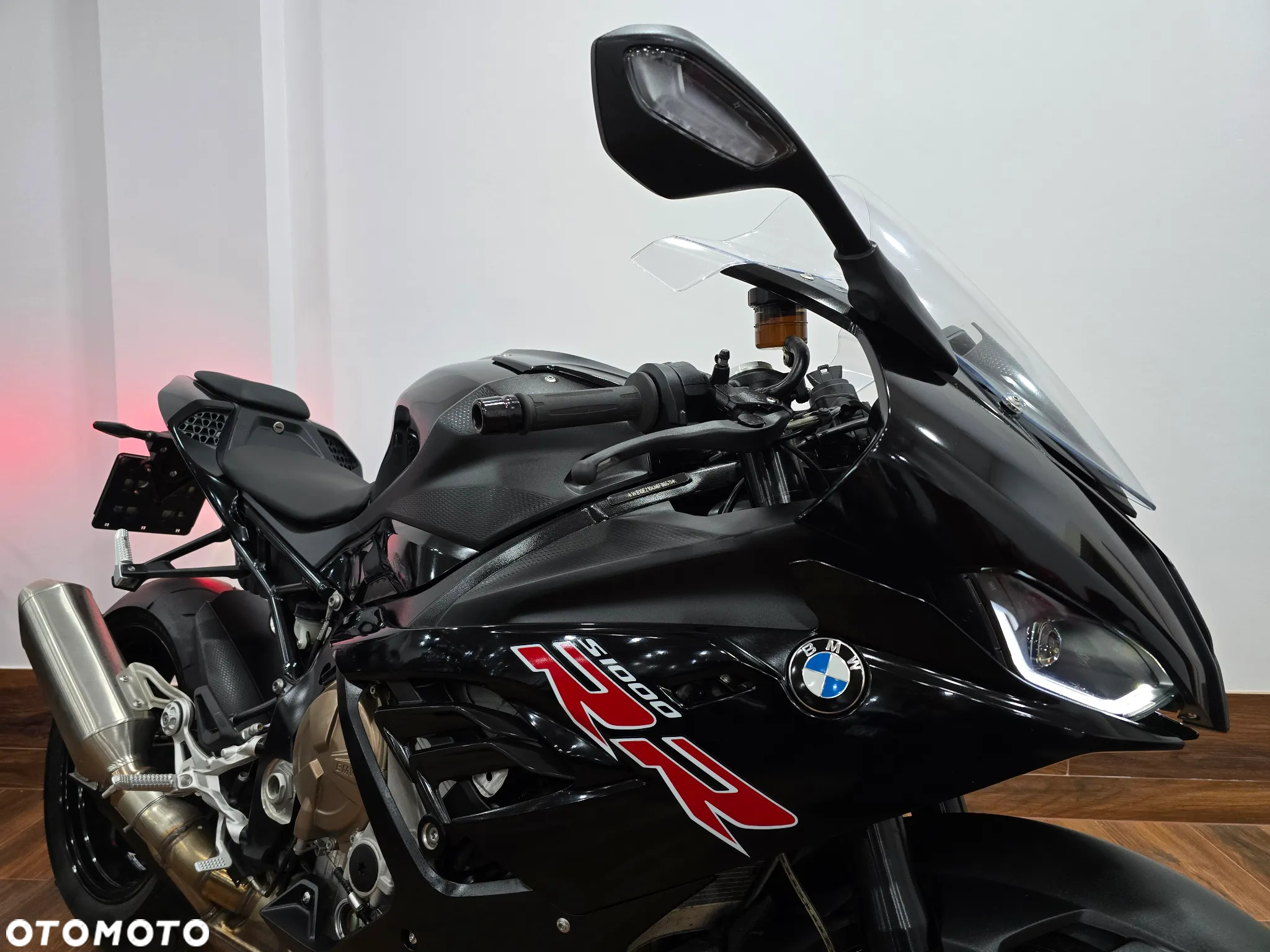 BMW S - 5