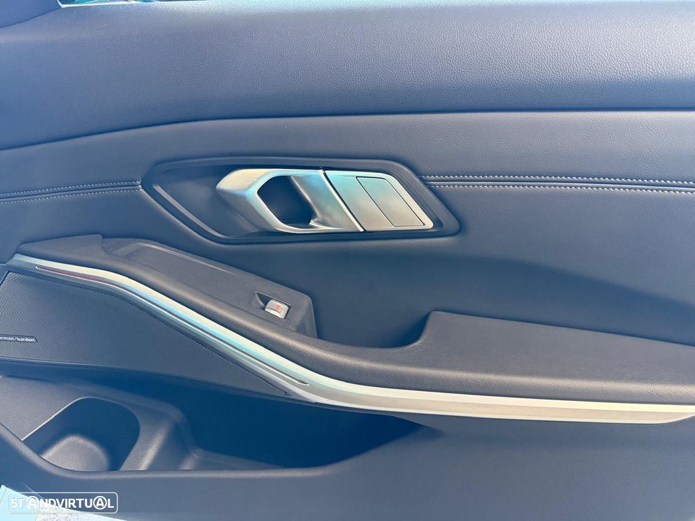 BMW M3 Competition M xDrive - 36