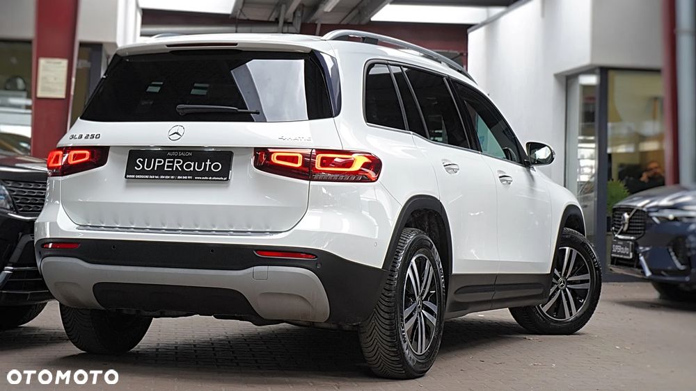 Mercedes-Benz GLB 250 4-Matic 8G-DCT - 11