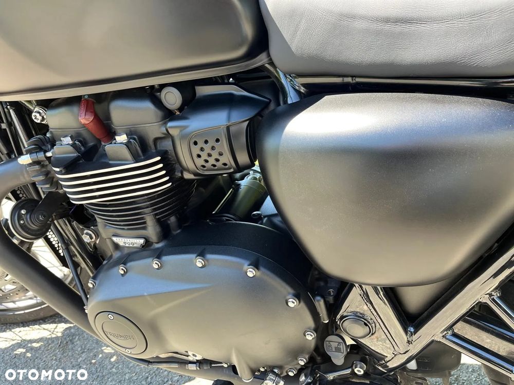 Triumph Bonneville - 12