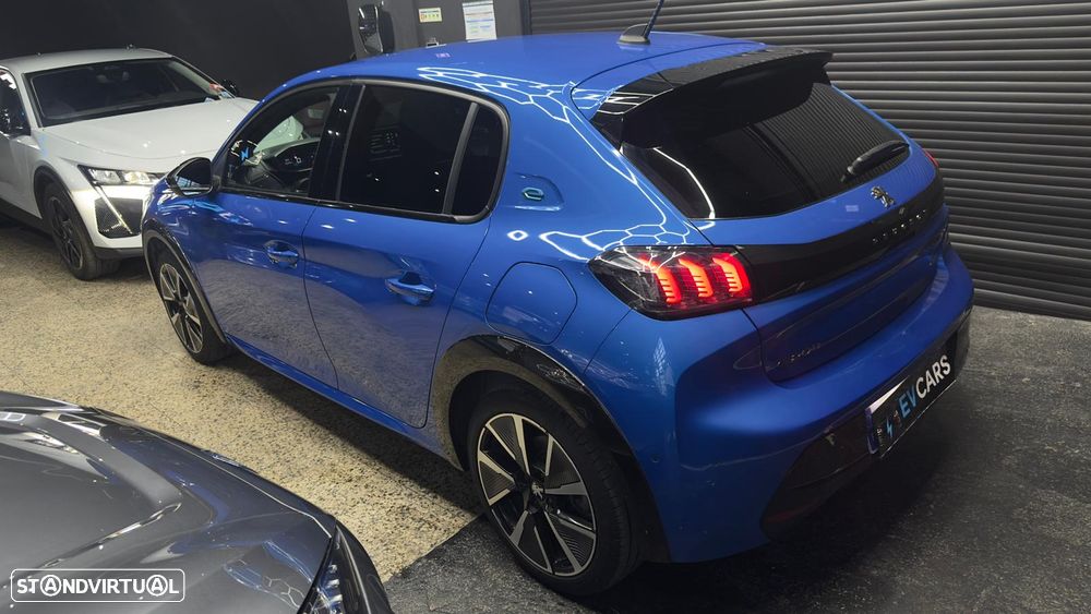 Peugeot e-208 GT - 12
