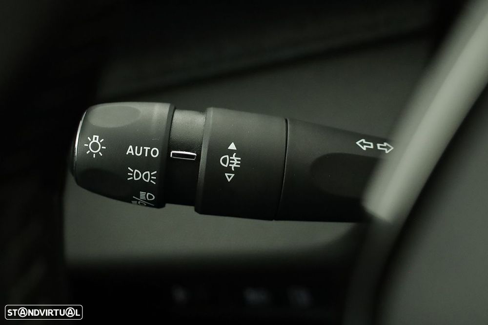 Peugeot 408 1.6 Hybrid Allure e-EAT8 - 12