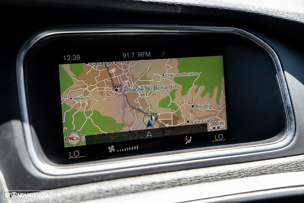 Volvo V40 Cross Country 2.0 D3 Momentum - 12