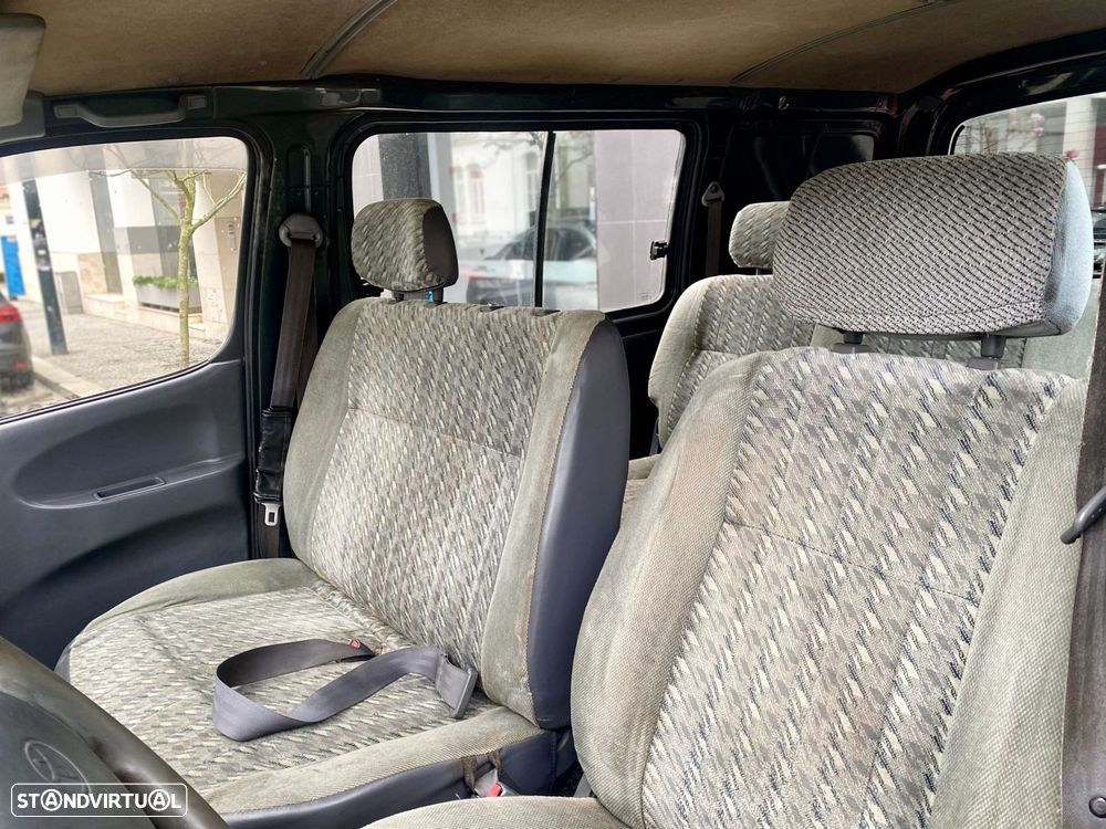 Toyota HiAce 2.4 D LH102L - 12